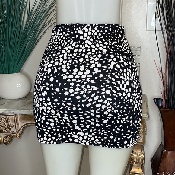 H&M Mini Skirt Size XS - Picture 4 of 5